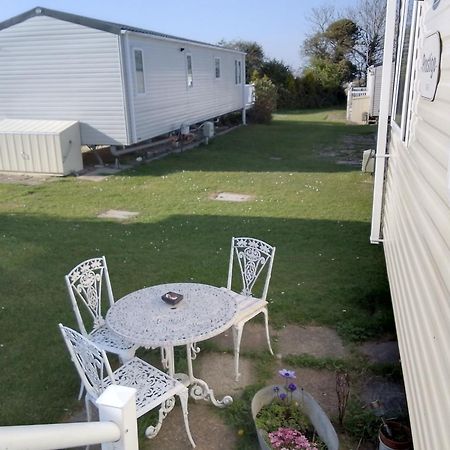 Private Caravan Situated At Parkdean Holiday Resort St Margaret'S At Cliffe Number 18 Exterior foto