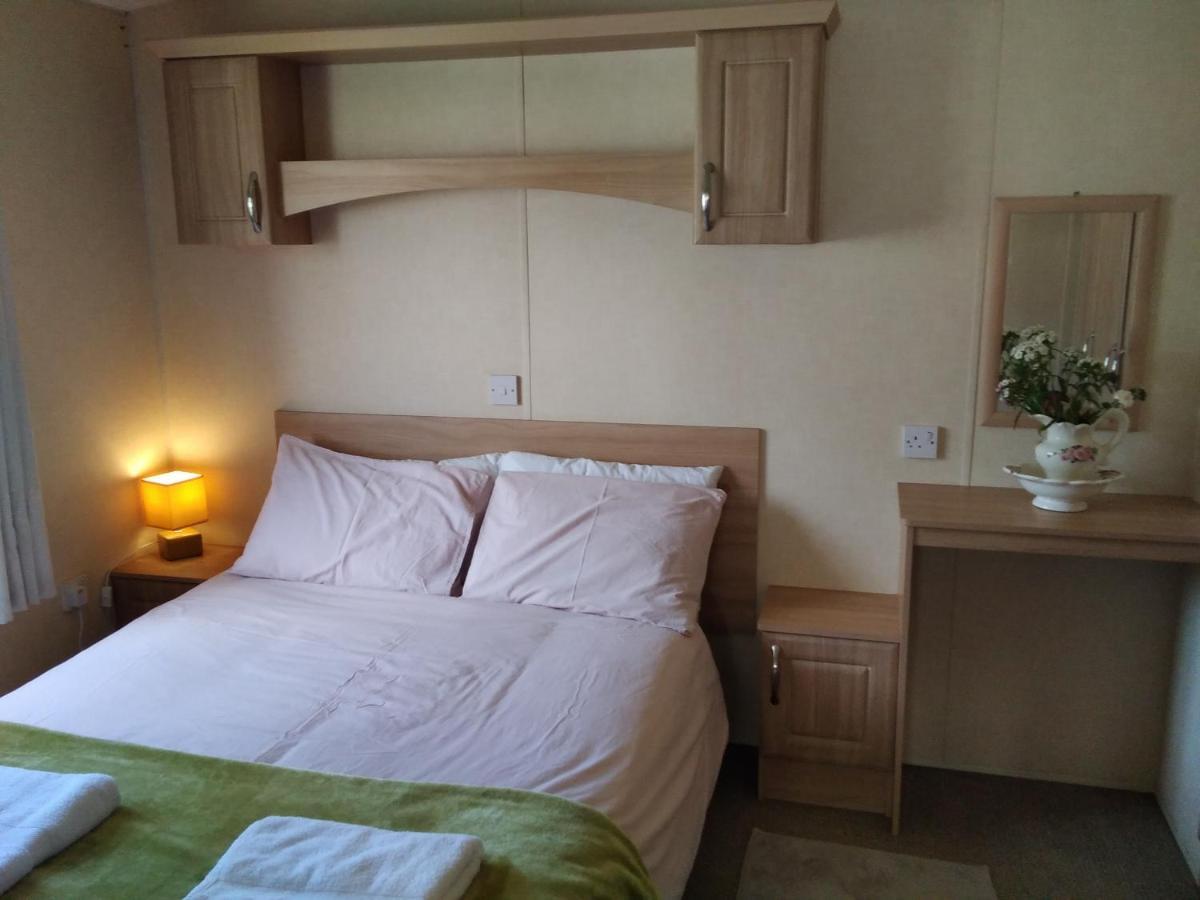 Private Caravan Situated At Parkdean Holiday Resort St Margaret'S At Cliffe Number 18 Exterior foto