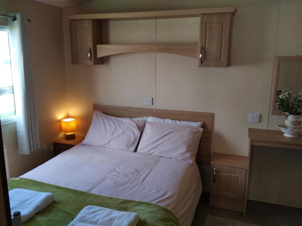 Private Caravan Situated At Parkdean Holiday Resort St Margaret'S At Cliffe Number 18 Exterior foto